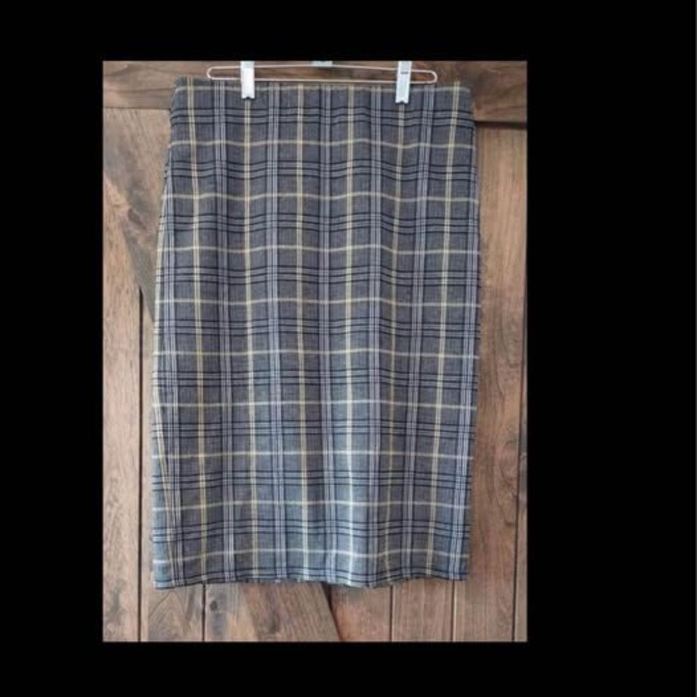 Skirt Medium Tacera 25”=Length 16”-18”=waist Plaid Black Yellow White C2977